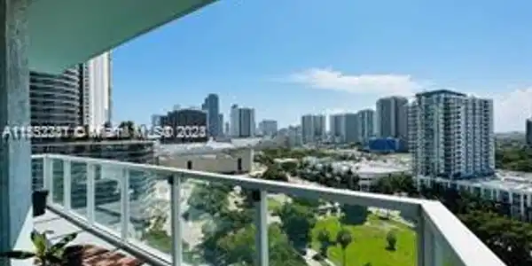 1900 N Bayshore Dr