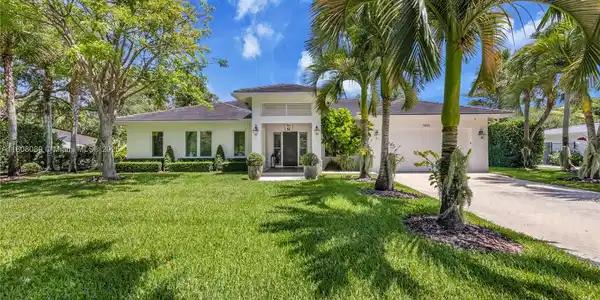 7495 SW 105th Ter