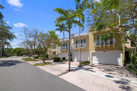 605 NE 17th Way