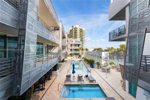 1437 Collins Ave