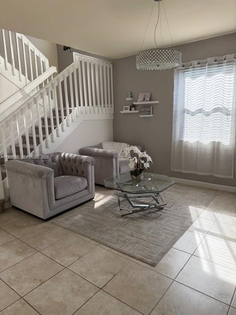 Image 3: Entrance/Living room