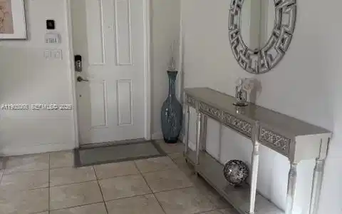 Image 4: Entrance