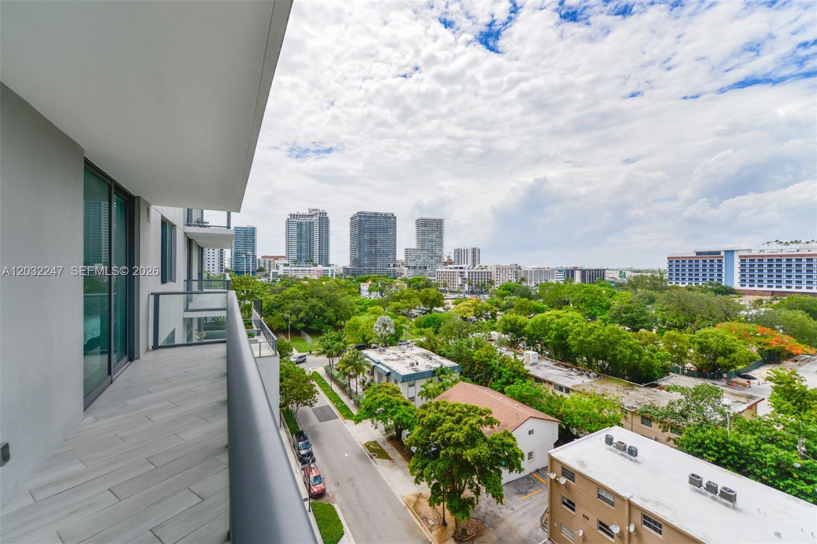 Image 2: L SHAPE CORNER BALCONY