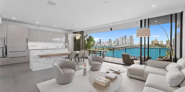 1000 Venetian Way