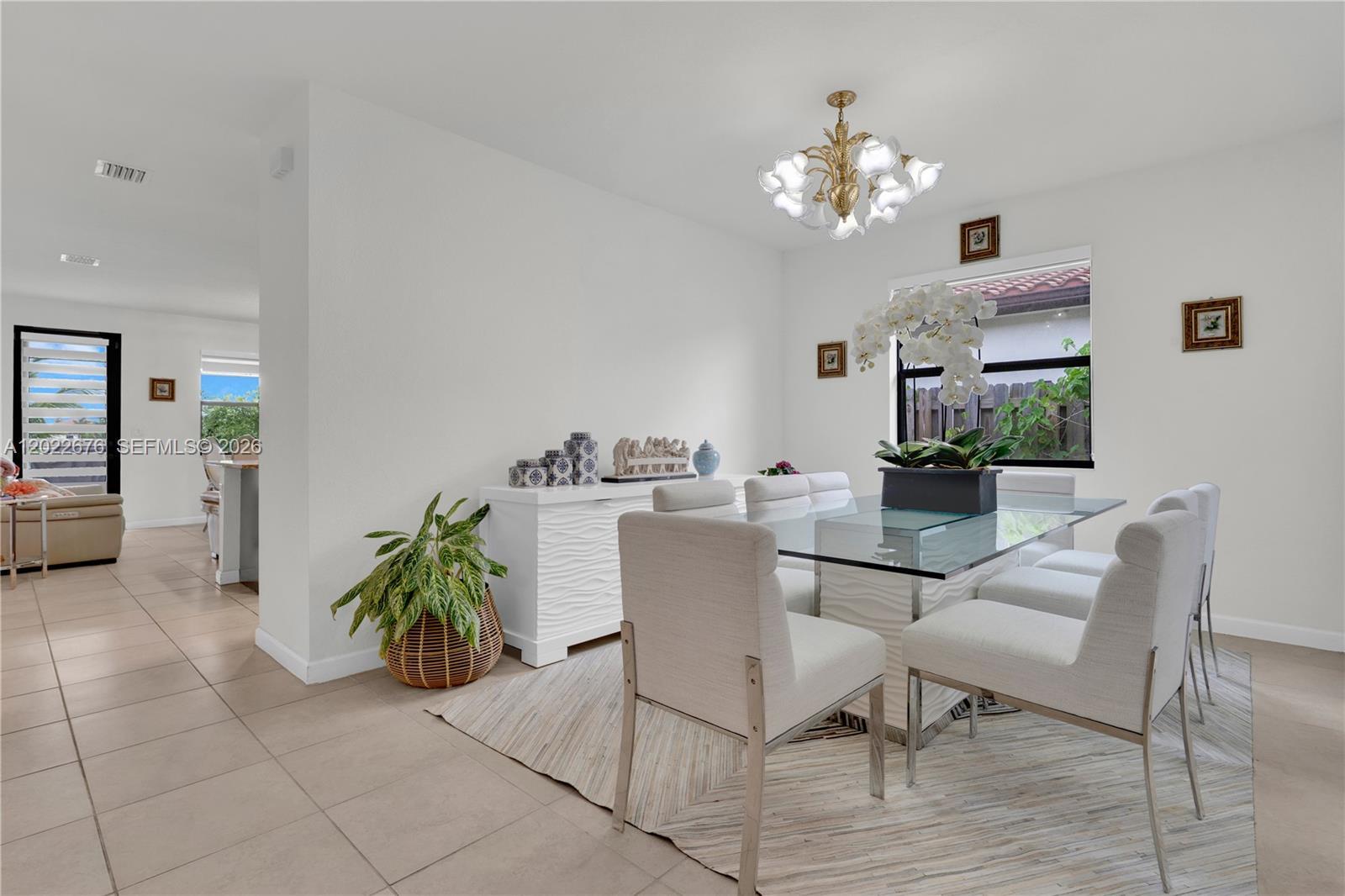 Image 4: Dining Room