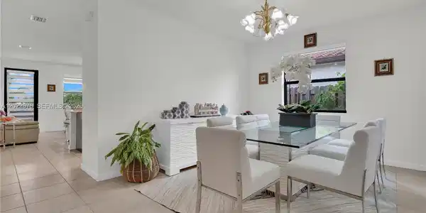 Image 4: Dining Room