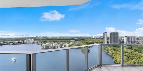 17111 Biscayne Blvd
