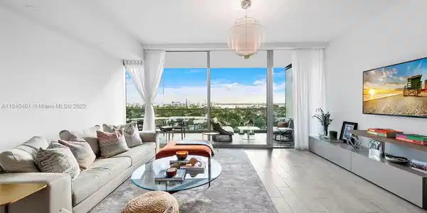 10201 Collins Ave Unit 804