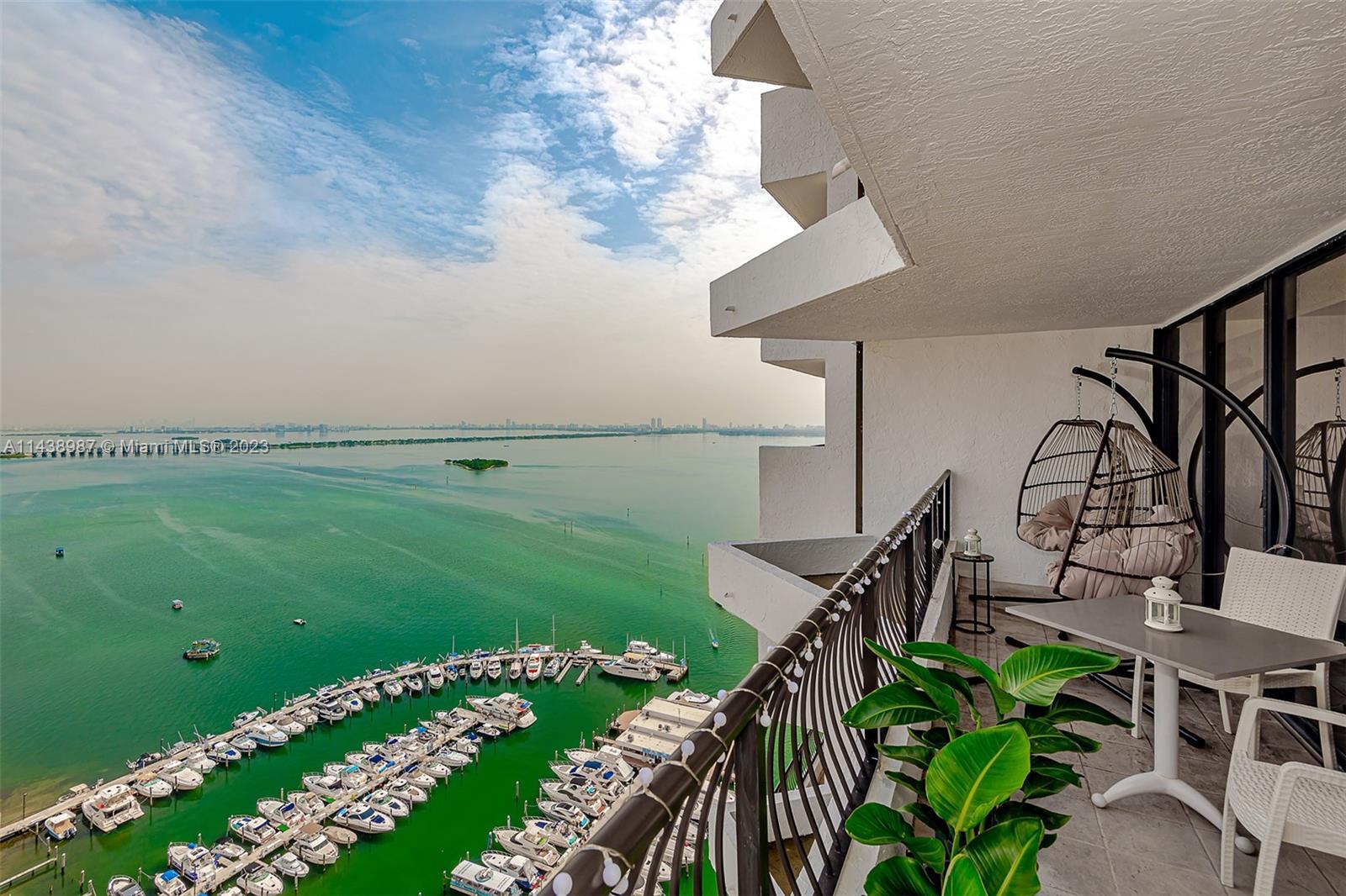 Image 1: Stunning views.