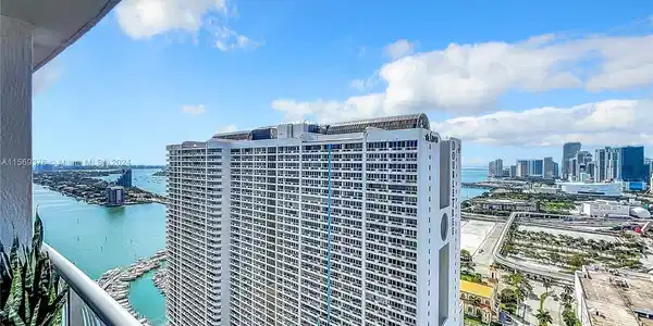 1750 N Bayshore Dr