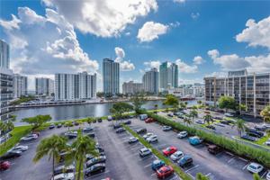 800 Parkview Dr Unit 826