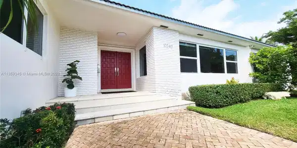 10240 E Broadview Dr