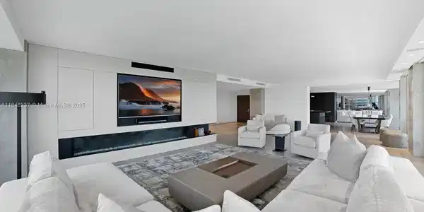10155 Collins Ave