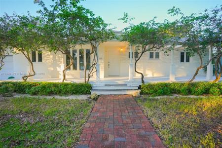 355 Redwood Ln