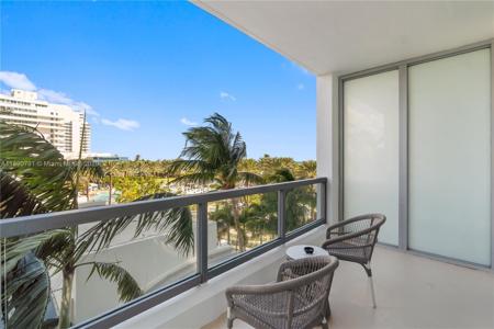 4391 Collins Ave
