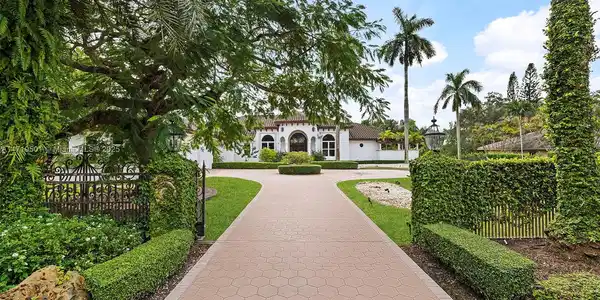5770 SW 114th Ter