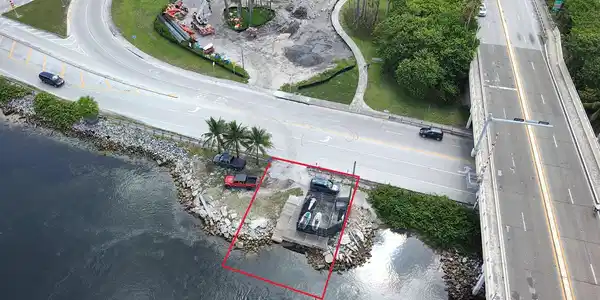 Image 3: Border of Property facing East