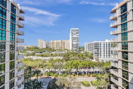 1121 Crandon Blvd