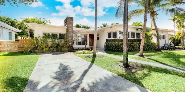 9565 Bay Dr