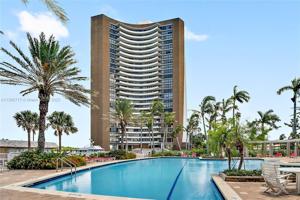 720 NE 69th St Unit 8W