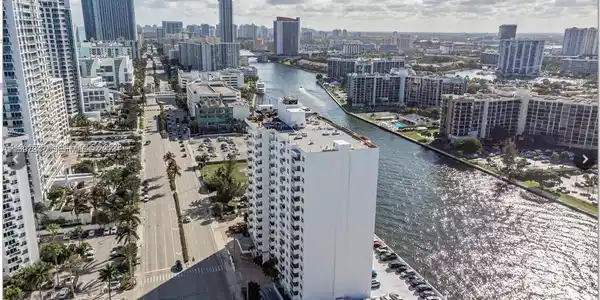3000 S Ocean Dr