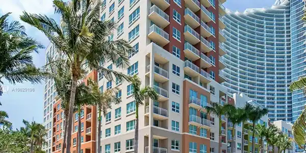2000 N Bayshore Dr