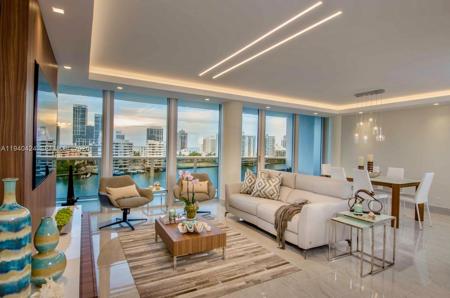 900 Bay Dr