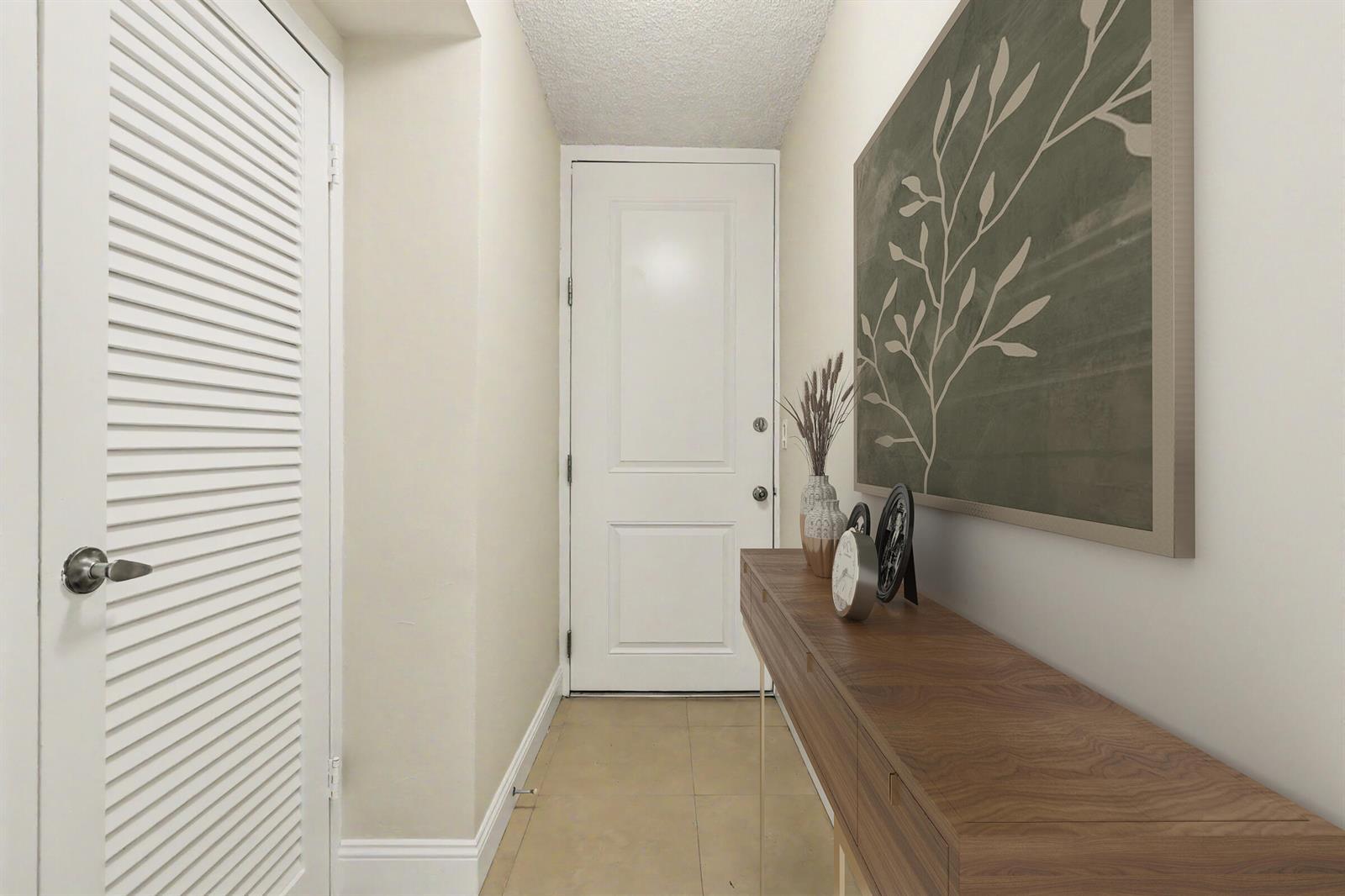 Image 4: foyer