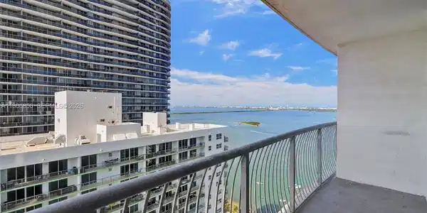 1750 N Bayshore Dr