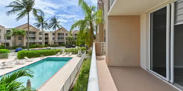 2711 Ocean Club