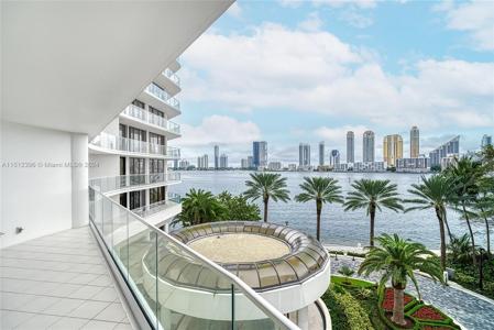 2800 Island Blvd