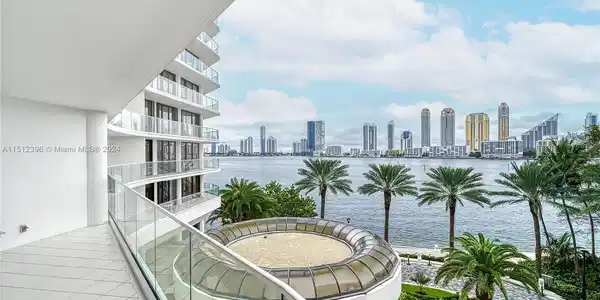 2800 Island Blvd