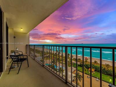 2625 Collins Ave