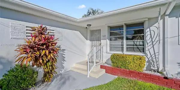 9149 Dickens Ave