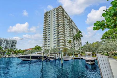 3200 Port Royale Dr N