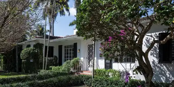 104 E San Marino Dr
