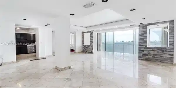 11111 Biscayne Blvd