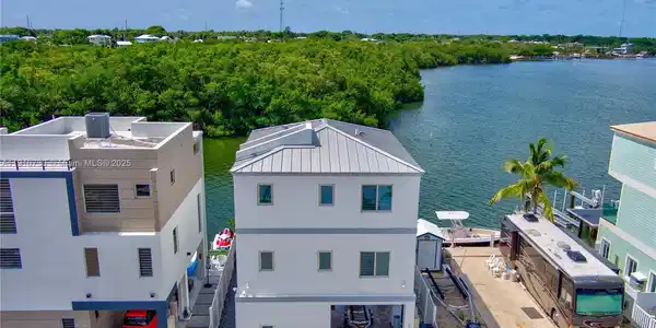 325 Calusa