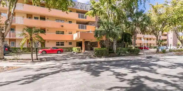 3550 NE 169th St Unit 107