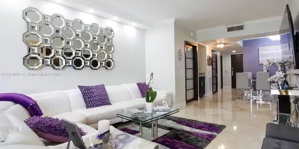 4775 Collins Ave