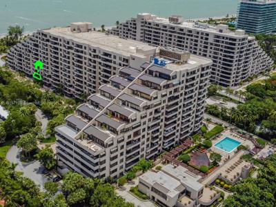 251 Crandon Blvd