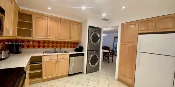 9801 Collins Ave Unit 5T
