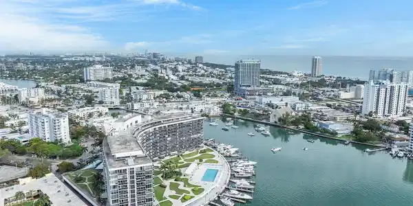 900 Bay Dr