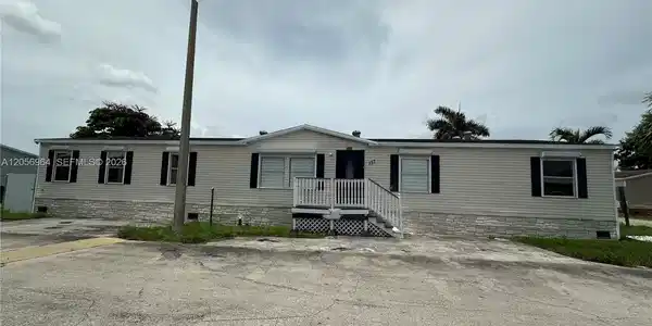 220 NE 12th Ave LOT 137