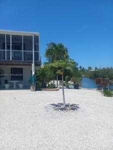 251 Pelican Ln