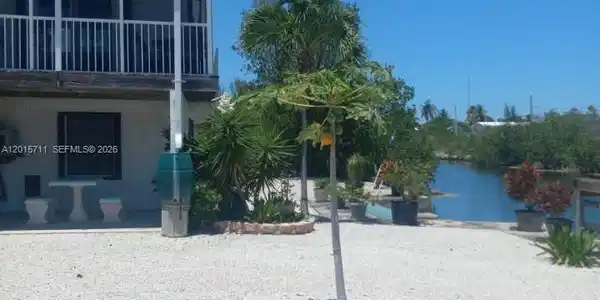 251 Pelican Ln