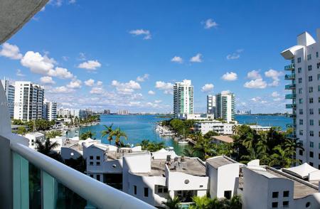 7900 Harbor Island Dr