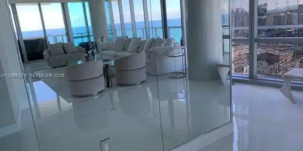 17121 Collins Ave
