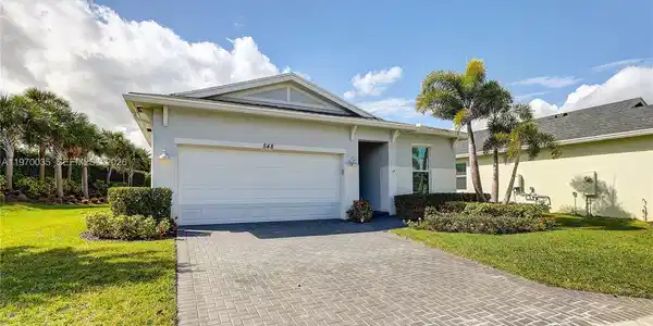 548 SE Plumeria Dr