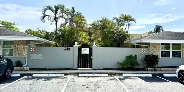 924 NE 17th Ter